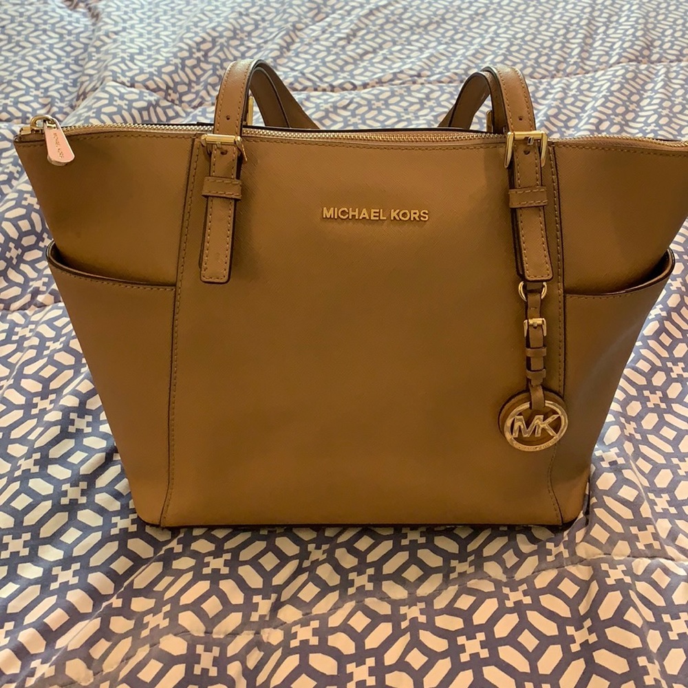 Charlotte Large Saffiano Leather Top-Zip Tote Bag